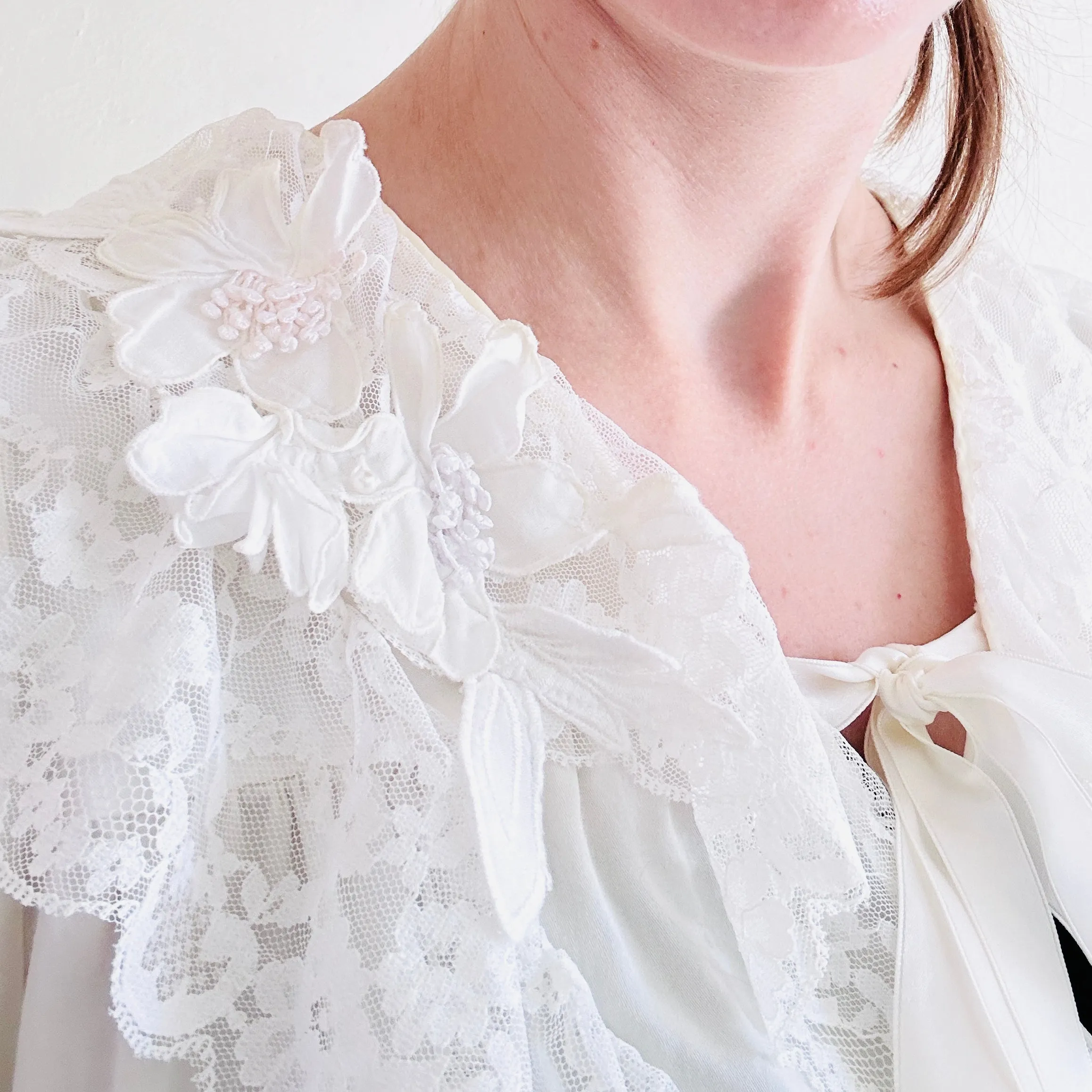 80'S VINTAGE WHITE LACE LINGERIE ROBE // SIZE MEDIUM LARGE