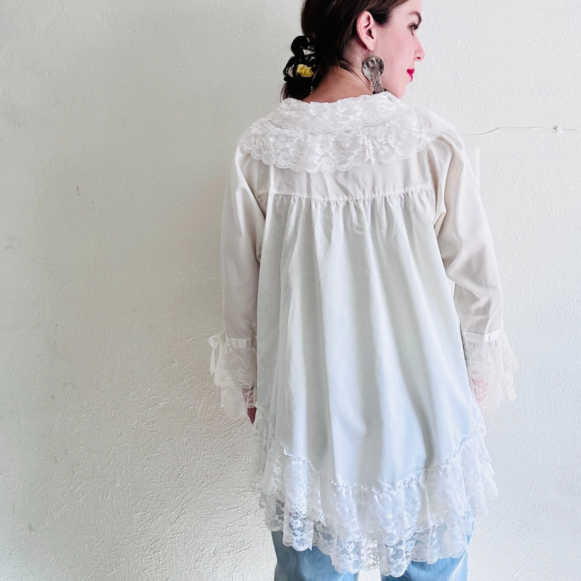 80'S VINTAGE WHITE LACE LINGERIE ROBE // SIZE MEDIUM LARGE